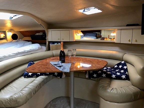 Sea Ray Sundancer 310 - perfekt familjebåt med bra planlösning 6 of 10