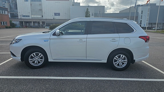 Mitsubishi Outlander 2 of 17