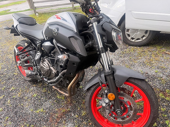 Yamaha MT-07 4 of 6