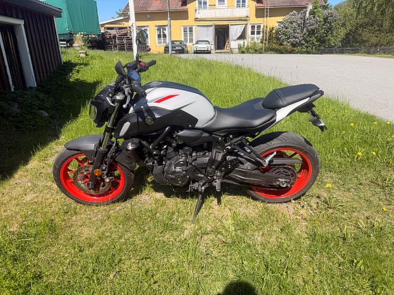 Yamaha MT-07 3 of 6