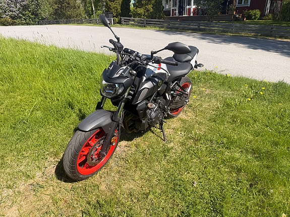 Yamaha MT-07 2 of 6