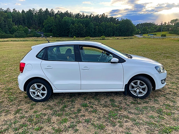 Volkswagen Polo 2 of 8