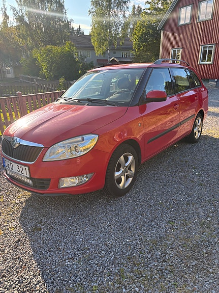 Skoda Fabia 2 of 6