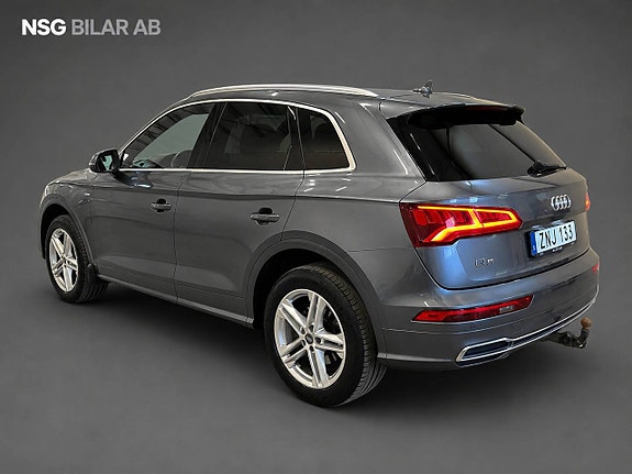 Audi Q5 2 of 23