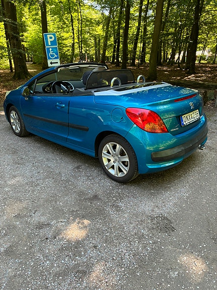 Peugeot 207 CC 2 of 7