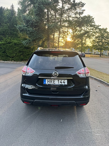 Nissan X-Trail 3 of 5