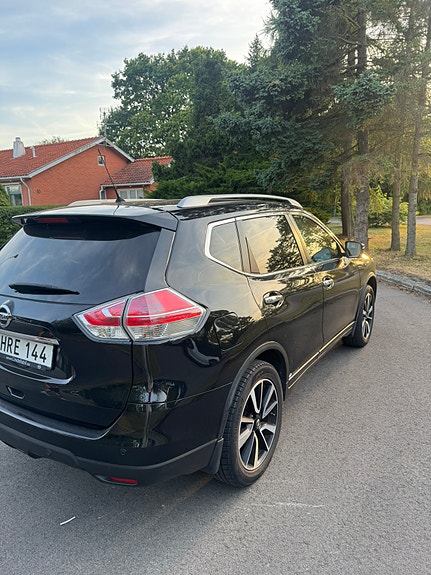 Nissan X-Trail 2 of 5