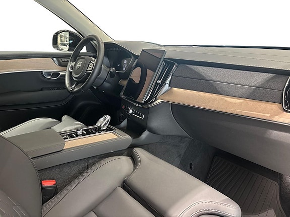Volvo XC90 4 of 14