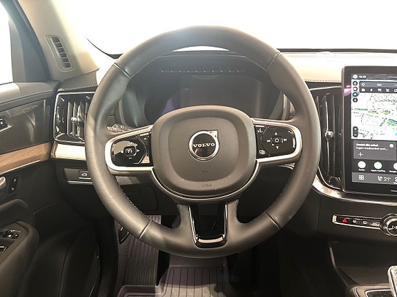 Volvo XC90 10 of 14