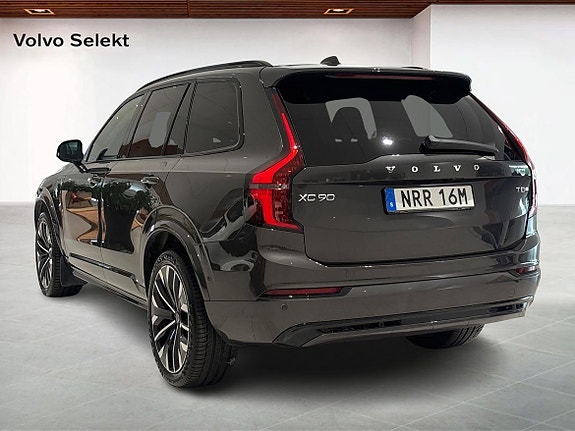 Volvo XC90 2 of 14