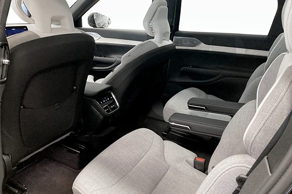 Volvo EX90 8 of 9