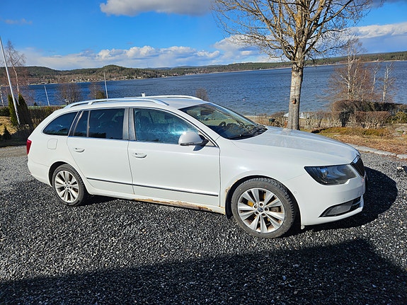 Skoda Superb 2 of 4