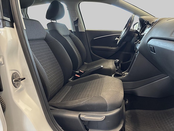 Volkswagen Polo 16 of 19