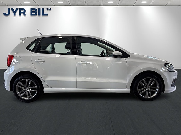 Volkswagen Polo 2 of 19
