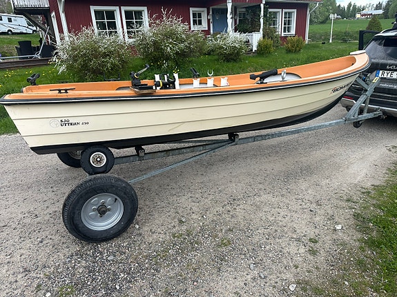 Utter 430, Yamaha 4takt 5hk ink vagn 3 of 3