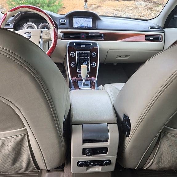 Volvo XC70 8 of 8