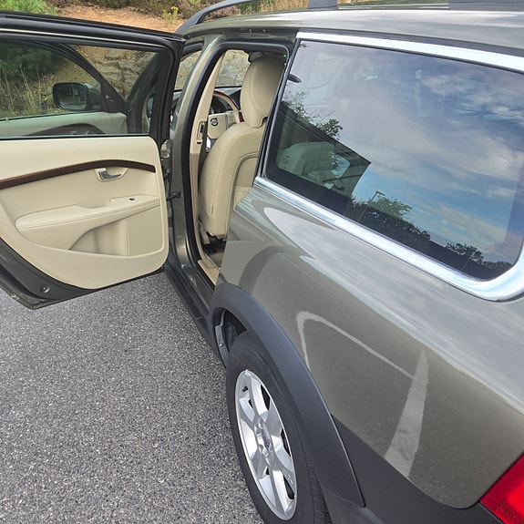 Volvo XC70 4 of 8