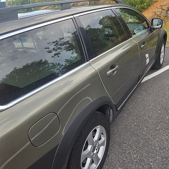 Volvo XC70 2 of 8