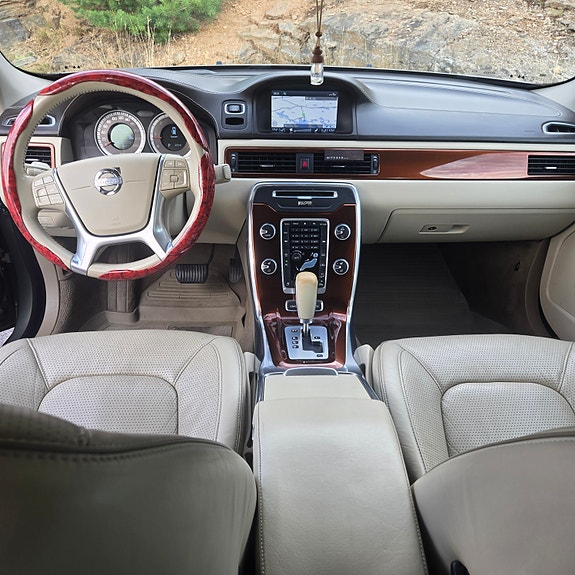 Volvo XC70 7 of 8