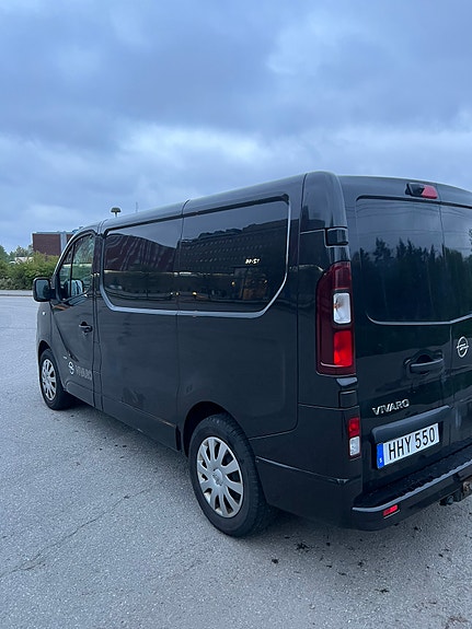 Opel Vivaro 4 of 30