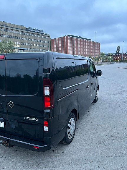 Opel Vivaro 6 of 30