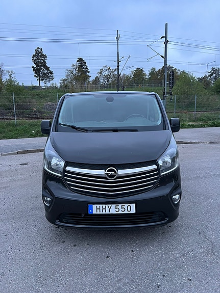 Opel Vivaro 2 of 30