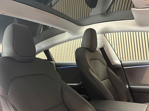 Tesla Model 3 14 of 20