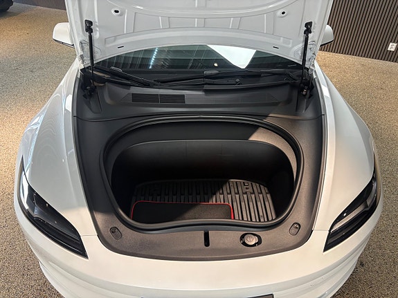 Tesla Model 3 20 of 20