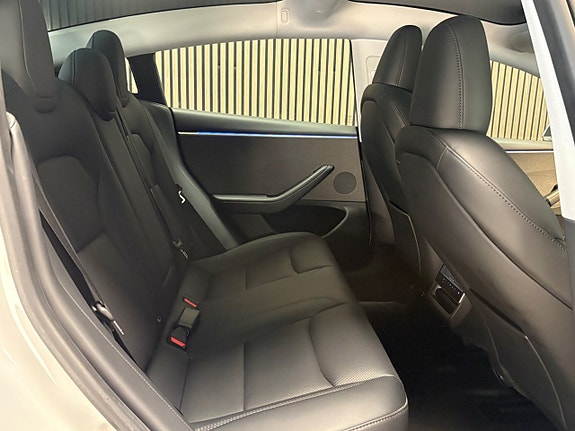 Tesla Model 3 15 of 20