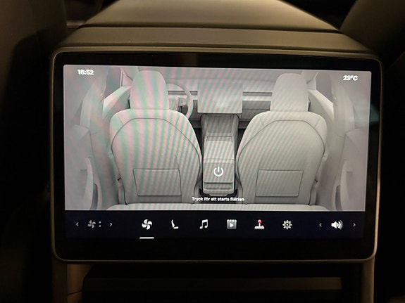 Tesla Model 3 16 of 20