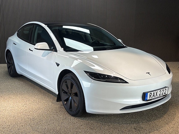 Tesla Model 3 3 of 20