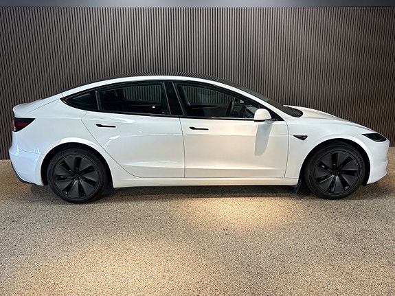 Tesla Model 3 17 of 20