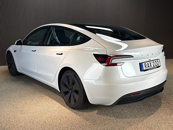 Tesla Model 3 4 of 20
