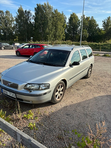 Volvo V70 2 of 4