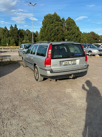 Volvo V70 3 of 4