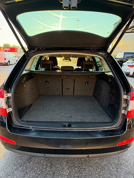 Skoda Octavia 3 of 9