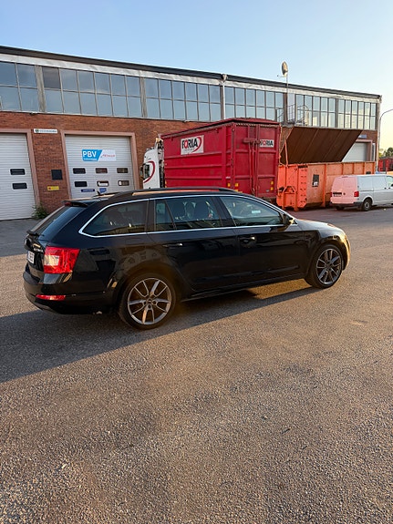Skoda Octavia 2 of 9