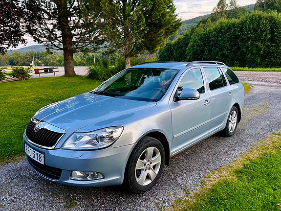 Skoda Octavia 2 of 9