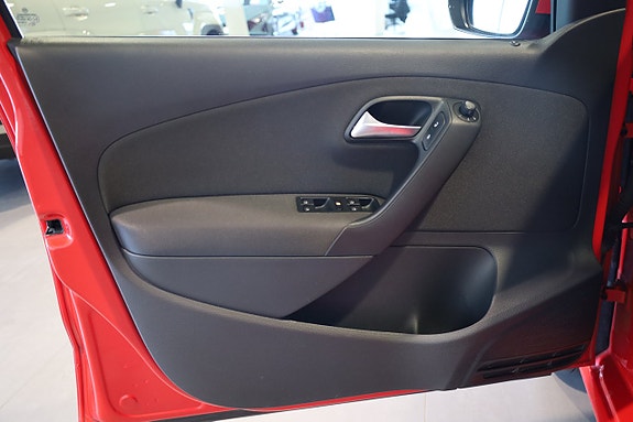 Volkswagen Polo 24 of 24