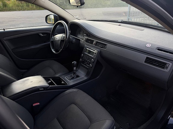 Volvo V70 8 of 8