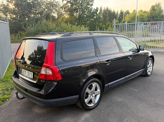 Volvo V70 3 of 8