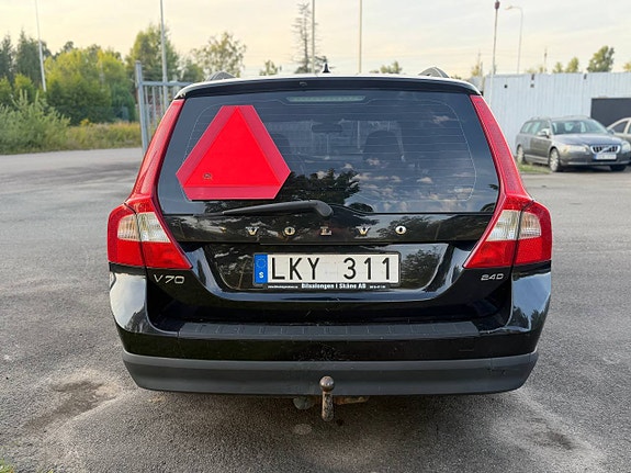 Volvo V70 7 of 8