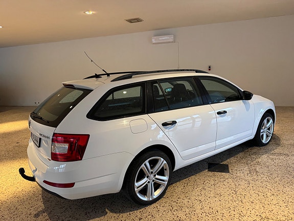 Skoda Octavia 3 of 6