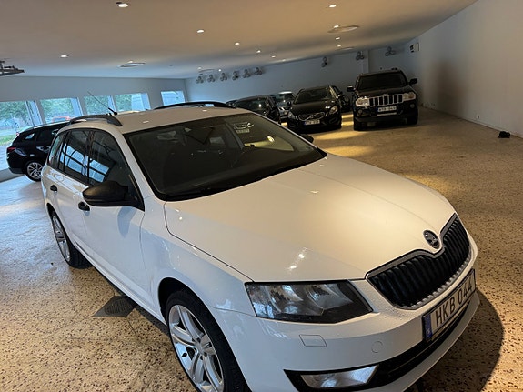 Skoda Octavia 2 of 6