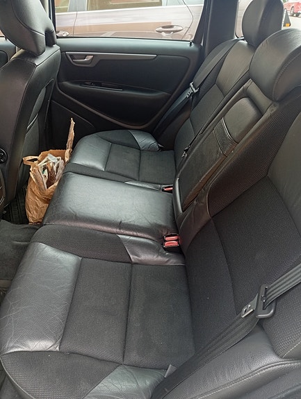Volvo V70 7 of 8