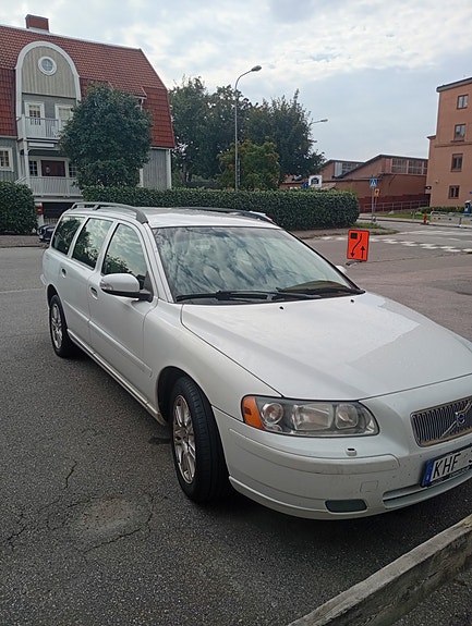 Volvo V70 3 of 8