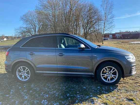 Audi Q3 2 of 19