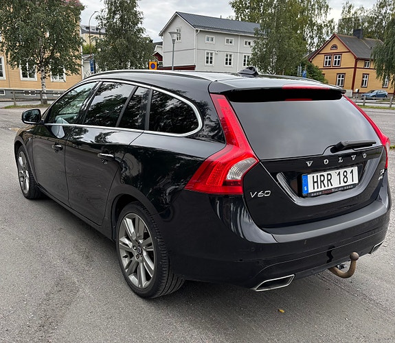 Volvo V60 2 of 8