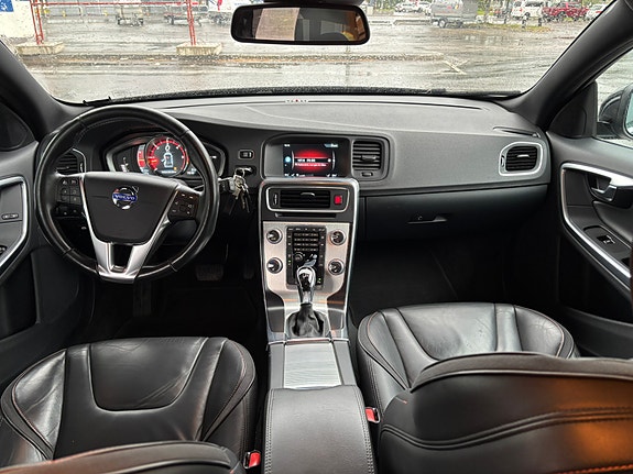 Volvo V60 6 of 8