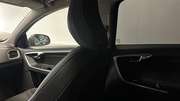 Volvo V60 16 of 28